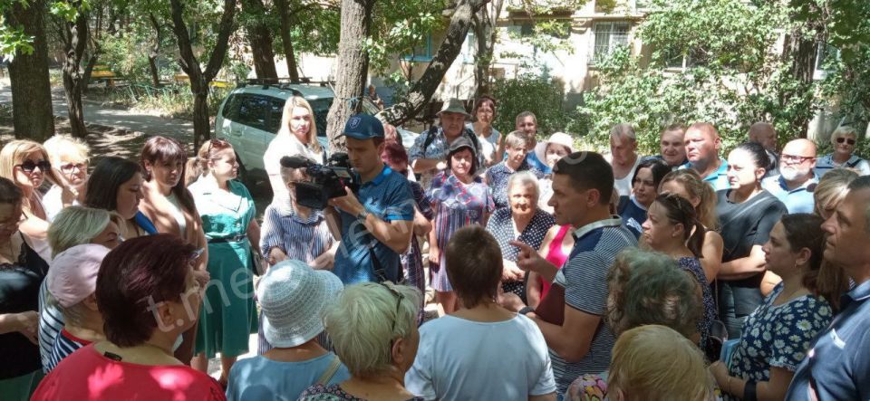 По поручению Главы ДНР Дениса Пушилина встречи руководителей Управ внутригородских районов Донецка с жителями по вопросам водоснабжения продолжаются, ведь они становятся основой для конструктивного взаимодействия между... По поручению Главы ДНР Дениса Пушилина встречи руководителей Управ внутригородских районов Донецка с жителями по вопросам водоснабжения продолжаются, ведь они становятся основой для конструктивного взаимодействия между...