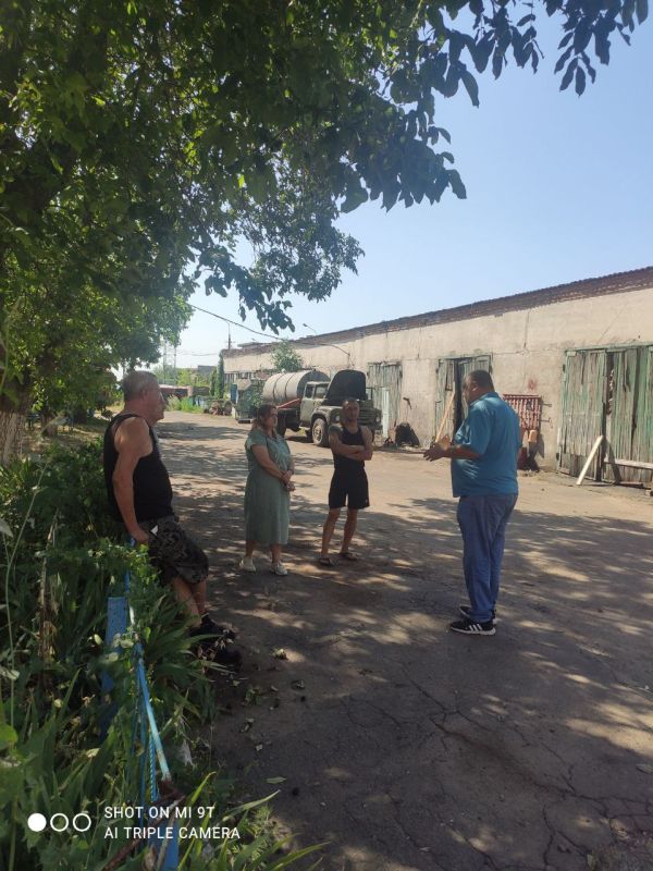 Депутат Мангушского муниципального совета, член фракции Всероссийской политической партии «ЕДИНАЯ РОССИЯ» в Мангушском муниципальном совете Беш Владимир Васильевич провел встречу с коллективом Ялтинского участка МБУ «СБ... Депутат Мангушского муниципального совета, член фракции Всероссийской политической партии «ЕДИНАЯ РОССИЯ» в Мангушском муниципальном совете Беш Владимир Васильевич провел встречу с коллективом Ялтинского участка МБУ «СБ...
