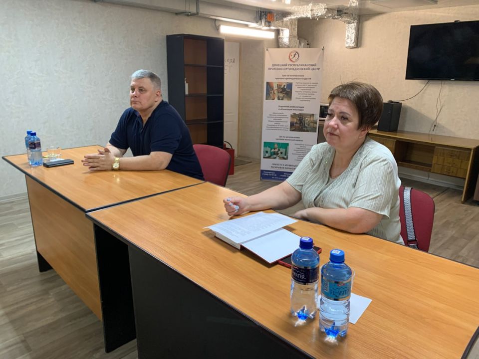 Юрий Покинтелица: Сегодня вместе с директором Департамента соцзащиты Минтруда ДНР Викторией Пикинер провели встречу с трудовым коллективом предприятия Юрий Покинтелица: Сегодня вместе с директором Департамента соцзащиты Минтруда ДНР Викторией Пикинер провели встречу с трудовым коллективом предприятия