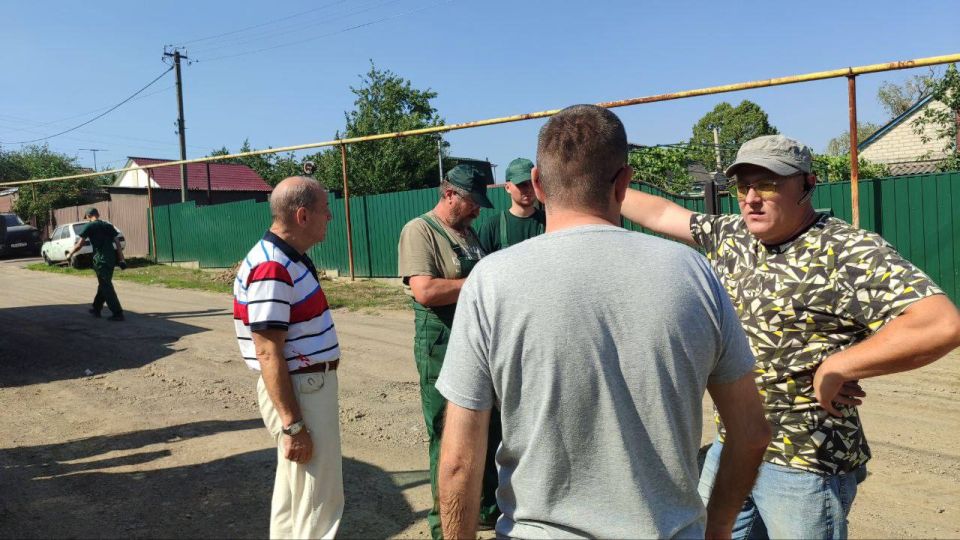 Продолжаются сходы с жителями Ленинского района города Донецка Продолжаются сходы с жителями Ленинского района города Донецка
