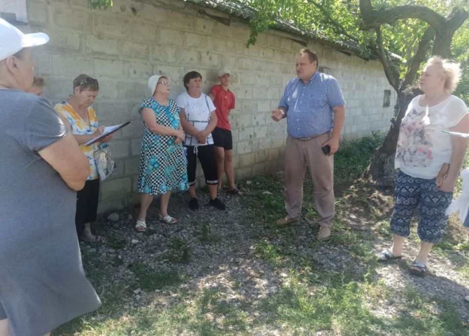 Валентин Левченко: Во исполнение поручения Главы Донецкой Народной Республики Дениса Пушилина провел встречу с жителями прифронтового, наиболее пострадавшего и приближенного к линии боевого соприкосновения микрорайона 15-й... Валентин Левченко: Во исполнение поручения Главы Донецкой Народной Республики Дениса Пушилина провел встречу с жителями прифронтового, наиболее пострадавшего и приближенного к линии боевого соприкосновения микрорайона 15-й...