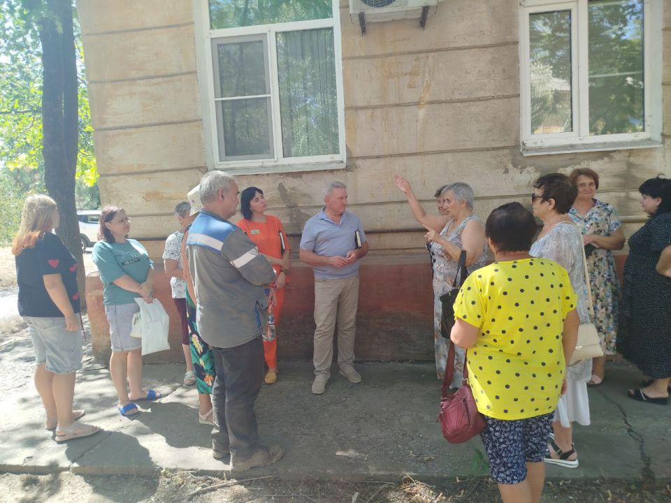 30 июля Глава муниципального образования Старобешевский муниципальный округа Николай Михайлов провел встречу с жителями улицы Ленина поселка Новый Свет 30 июля Глава муниципального образования Старобешевский муниципальный округа Николай Михайлов провел встречу с жителями улицы Ленина поселка Новый Свет