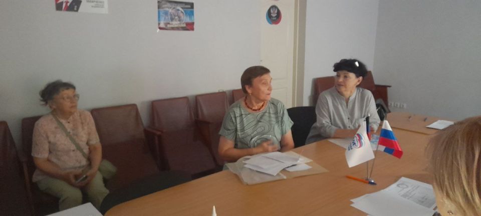 Роман Конев: Состоялся приём граждан депутатом Горловского городского совета Донецкой Народной Республики первого созыва Светланой Евсеенко в местной общественной приёмной Председателя Партии «ЕДИНАЯ РОССИЯ» Дмитрия... Роман Конев: Состоялся приём граждан депутатом Горловского городского совета Донецкой Народной Республики первого созыва Светланой Евсеенко в местной общественной приёмной Председателя Партии «ЕДИНАЯ РОССИЯ» Дмитрия...