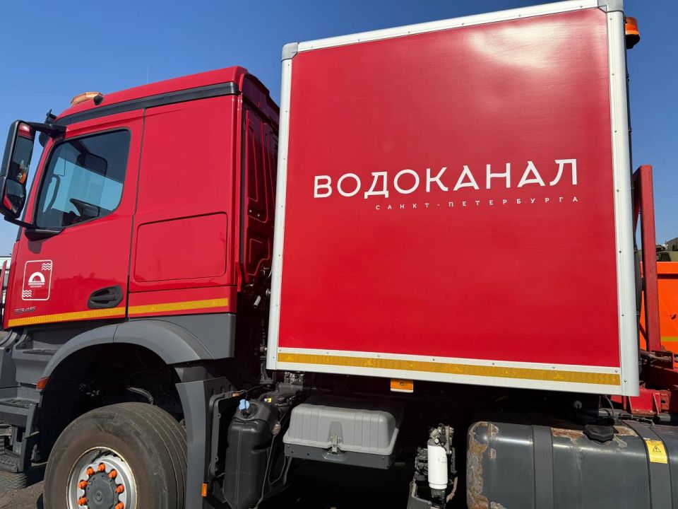 В Мариуполь с Петербурга прибыли цистерны для обеспечения водой жителей В Мариуполь с Петербурга прибыли цистерны для обеспечения водой жителей