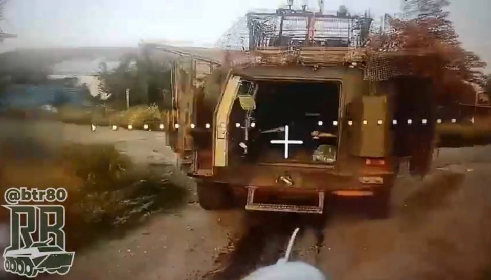 Поражение FPV-дронами бронеавтомобилей, пикапов и позиций ВСУ на Покровском направлении Поражение FPV-дронами бронеавтомобилей, пикапов и позиций ВСУ на Покровском направлении