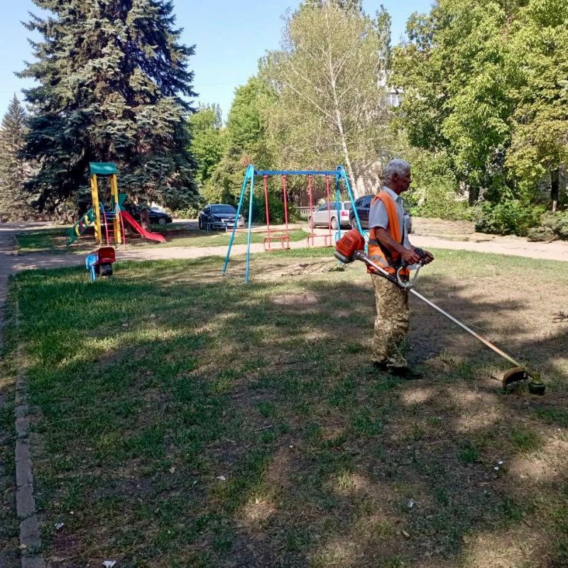 Михаил Меренков: Сегодня по поручению Главы ДНР Дениса Владимировича Пушилина в Буденновском районе продолжаются работы по наведению санитарного порядка Михаил Меренков: Сегодня по поручению Главы ДНР Дениса Владимировича Пушилина в Буденновском районе продолжаются работы по наведению санитарного порядка
