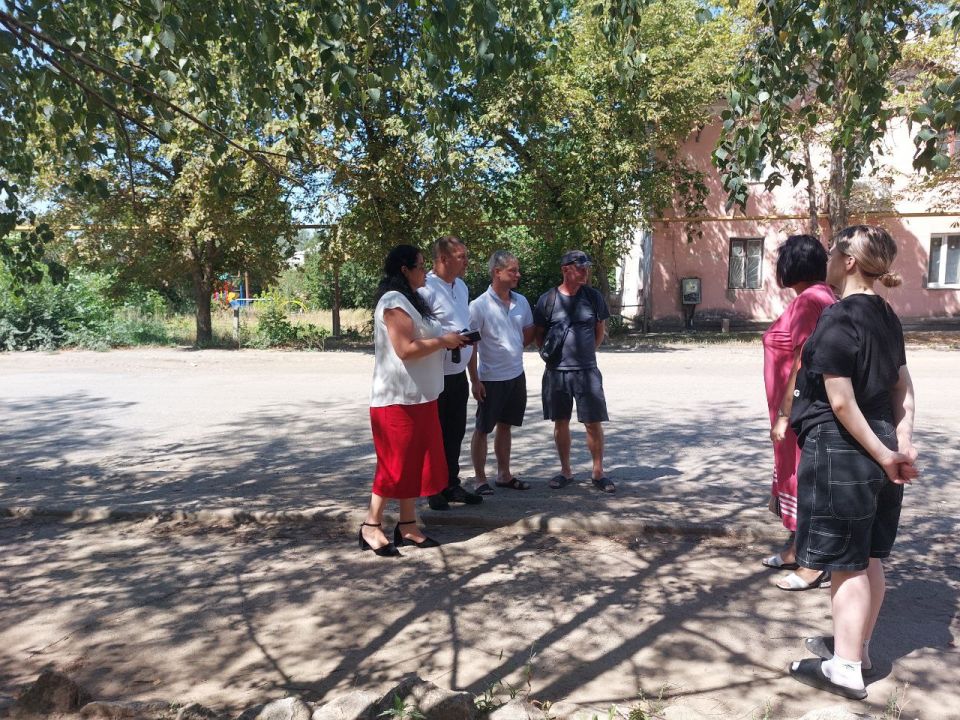 Во исполнение поручения Главы Донецкой Народной Республики Дениса Владимировича Пушилина о постоянном диалоге с населением, сегодня, 29 июля 2025 года, заместитель главы администрации городского округа Дебальцево Валерий... Во исполнение поручения Главы Донецкой Народной Республики Дениса Владимировича Пушилина о постоянном диалоге с населением, сегодня, 29 июля 2025 года, заместитель главы администрации городского округа Дебальцево Валерий...