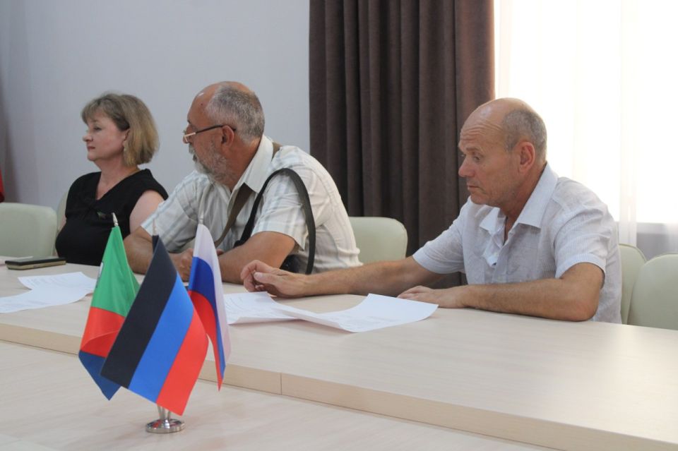 Роман Конев: Состоялось заседание постоянных комитетов Горловского городского совета Донецкой Народной Республики первого созыва Роман Конев: Состоялось заседание постоянных комитетов Горловского городского совета Донецкой Народной Республики первого созыва