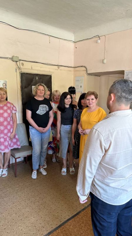Встреча с трудовым коллективом Встреча с трудовым коллективом