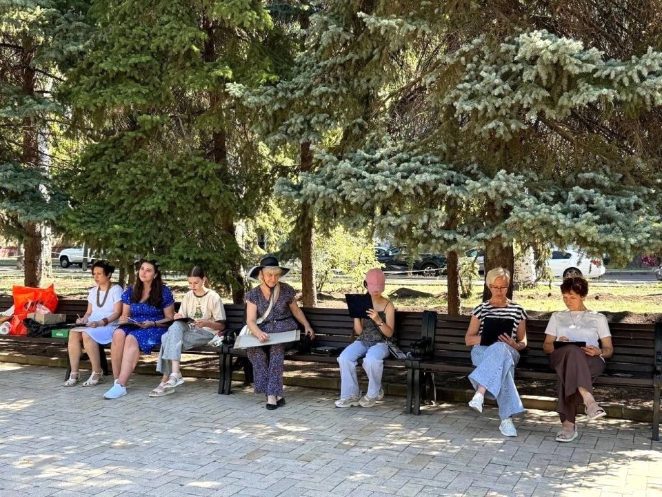 На бульваре Пушкина в Донецке художники запечатлели красоту города На бульваре Пушкина в Донецке художники запечатлели красоту города