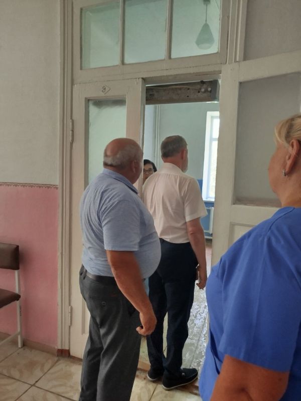 Глава Мангушского муниципального округа Борис Владимирович Трима встретился с работниками здравоохранения в поселке Ялта: решаем вопросы вместе! Глава Мангушского муниципального округа Борис Владимирович Трима встретился с работниками здравоохранения в поселке Ялта: решаем вопросы вместе!