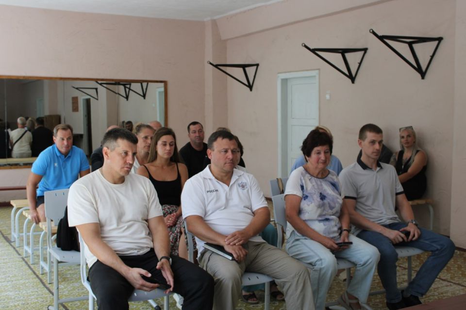Заместитель министра спорта и туризма ДНР посетил спортивные объекты Горловки Заместитель министра спорта и туризма ДНР посетил спортивные объекты Горловки