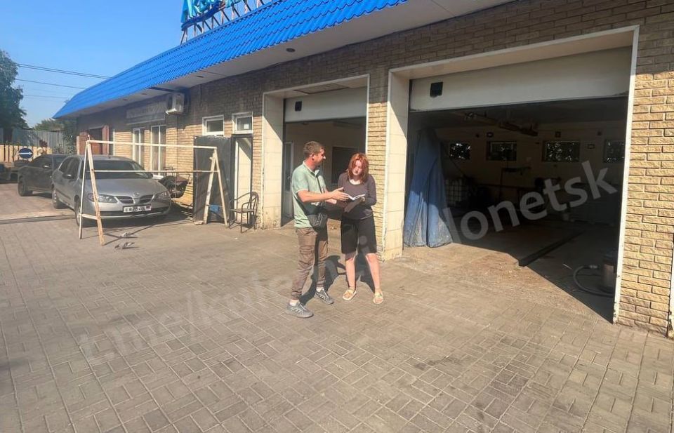 Во исполнение поручения Главы ДНР Дениса Пушилина о приоритетной подачи воды жителям администрацией городского округа Донецк и управами внутригородских районов проводится работа с хозяйствующими субъектами, оказывающими... Во исполнение поручения Главы ДНР Дениса Пушилина о приоритетной подачи воды жителям администрацией городского округа Донецк и управами внутригородских районов проводится работа с хозяйствующими субъектами, оказывающими...
