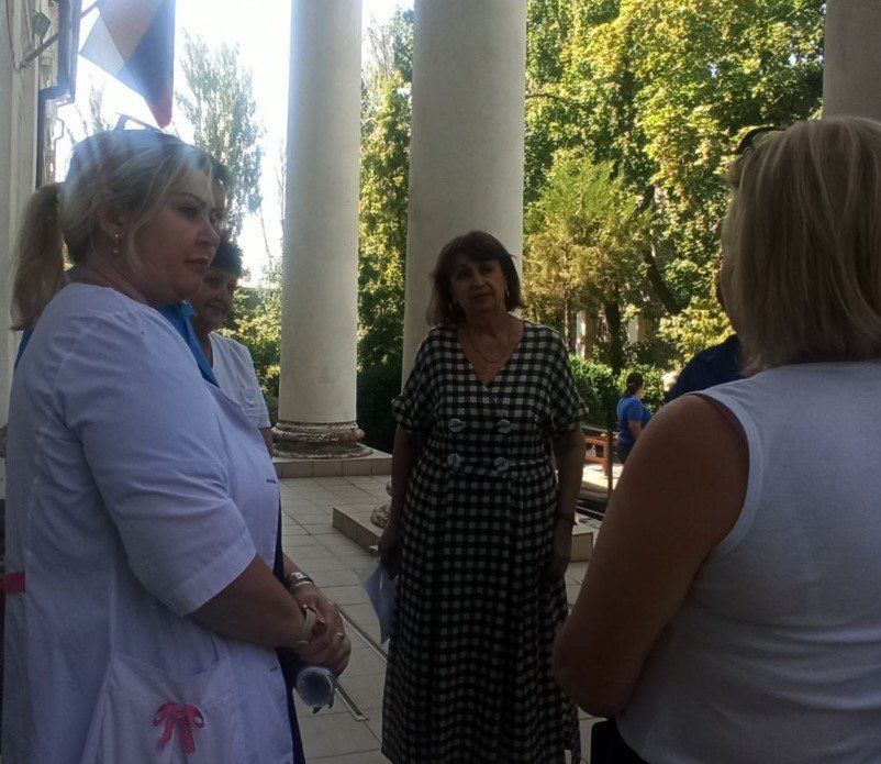 Валентин Левченко: Заместитель главы администрации Киевского района г.Донецка Елена Повалий провела встречу с трудовым коллективом ГБУ «Городская поликлиника №18 г. Донецка». В ходе встречи поднимались вопросы обеспечения... Валентин Левченко: Заместитель главы администрации Киевского района г.Донецка Елена Повалий провела встречу с трудовым коллективом ГБУ «Городская поликлиника №18 г. Донецка». В ходе встречи поднимались вопросы обеспечения...