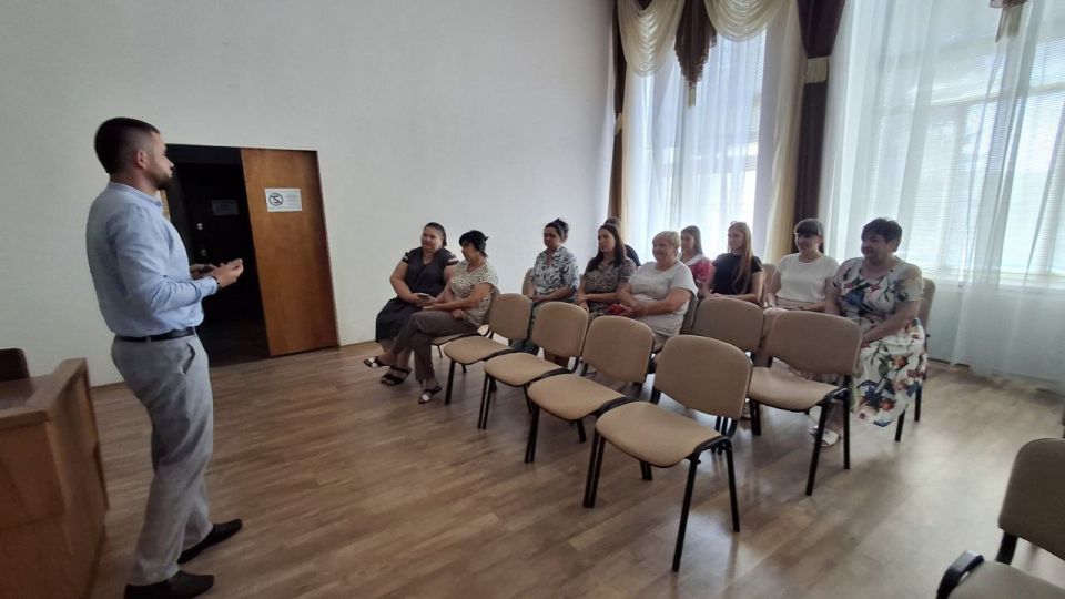 Председатель Тельмановского муниципального совета Дмитрий Липчанский провел встречу с трудовым коллективом Администрации Тельмановского м.о. ... Председатель Тельмановского муниципального совета Дмитрий Липчанский провел встречу с трудовым коллективом Администрации Тельмановского м.о. ...