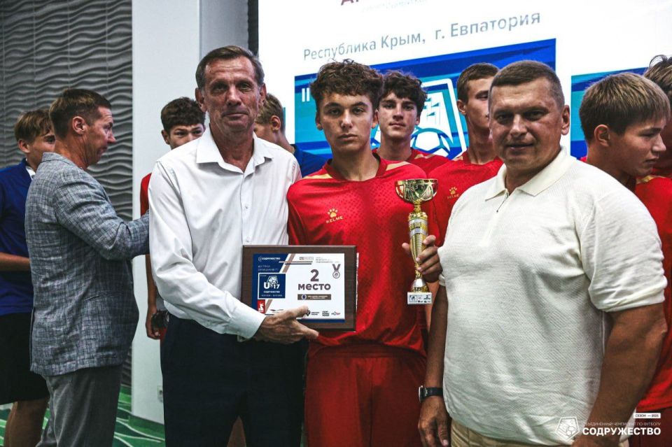 Юрий Мартынов: Мариупольская «Олимпия» стала серебряным призером II этапа Объединённого чемпионата по футболу «Содружество» среди юношей 2008-2009 годов рождения (U17) Юрий Мартынов: Мариупольская «Олимпия» стала серебряным призером II этапа Объединённого чемпионата по футболу «Содружество» среди юношей 2008-2009 годов рождения (U17)