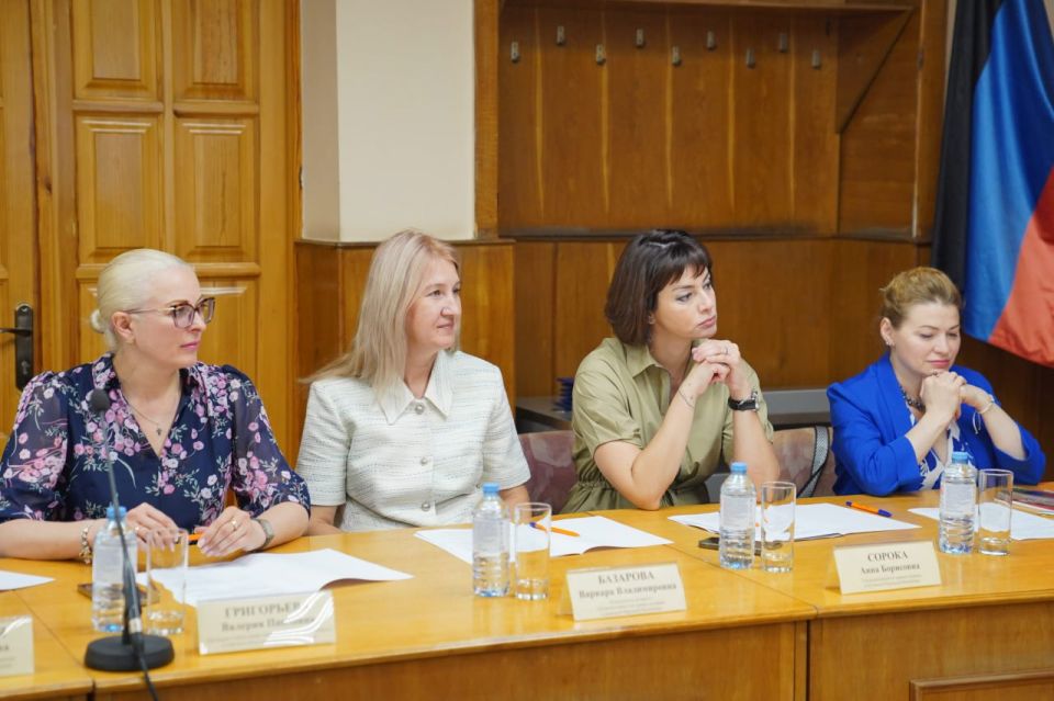 Дарья Морозова: 30 июля представители аппарата Уполномоченного по правам человека в Донецкой Народной Республике приняли участие в заседании Совета Консорциума образовательных организаций высшего образования приграничных и... Дарья Морозова: 30 июля представители аппарата Уполномоченного по правам человека в Донецкой Народной Республике приняли участие в заседании Совета Консорциума образовательных организаций высшего образования приграничных и...