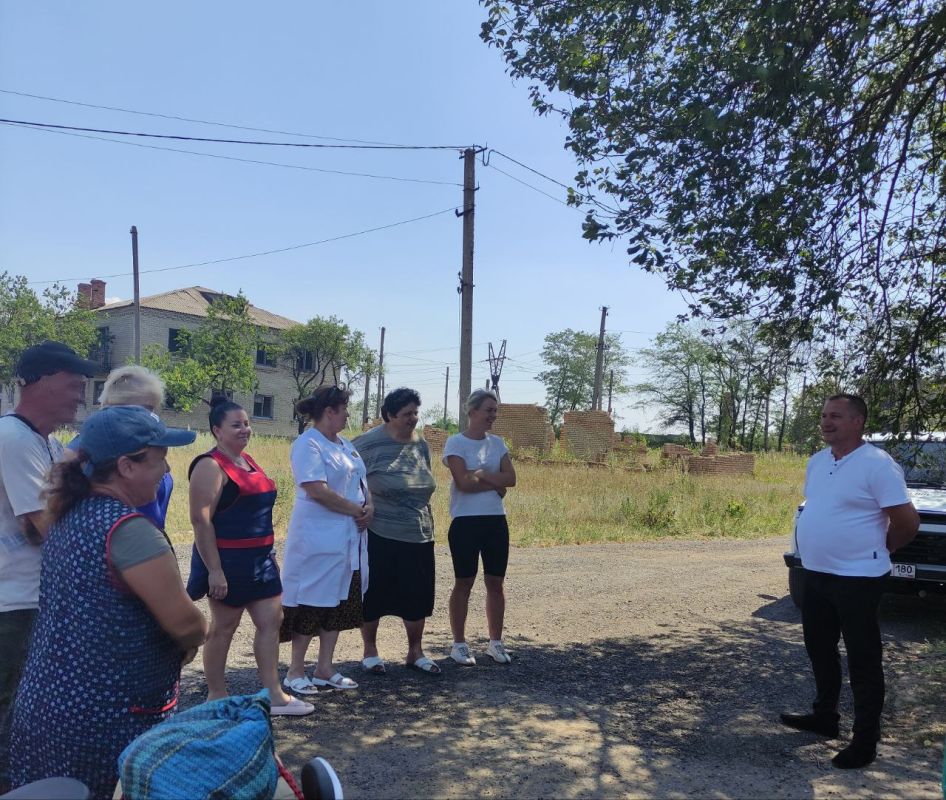 Сергей Желновач: Во исполнение поручения Главы Донецкой Народной Республики Дениса Владимировича Пушилина о ведении постоянного диалога с людьми, сегодня, 31.07.2025, Валерий Бессараб провел встречу с жителями пгт Луганское Сергей Желновач: Во исполнение поручения Главы Донецкой Народной Республики Дениса Владимировича Пушилина о ведении постоянного диалога с людьми, сегодня, 31.07.2025, Валерий Бессараб провел встречу с жителями пгт Луганское
