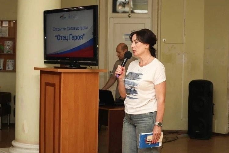 «История каждого достойна гордости и уважения»: в Донецкой научной библиотеке открылась фотовыставка «Отец Героя» «История каждого достойна гордости и уважения»: в Донецкой научной библиотеке открылась фотовыставка «Отец Героя»