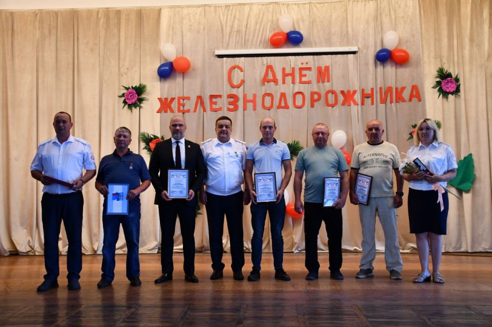 Сергей Желновач: В преддверии празднования Дня железнодорожников, сегодня в Дебальцево чествовали с профессиональным праздником работников стальных магистралей Сергей Желновач: В преддверии празднования Дня железнодорожников, сегодня в Дебальцево чествовали с профессиональным праздником работников стальных магистралей