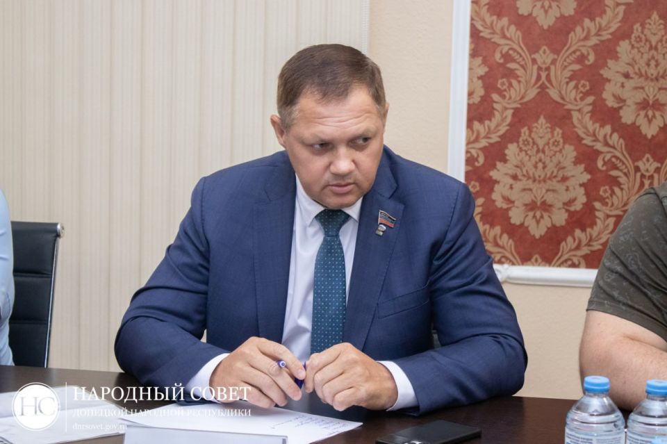 Константин Кузьмин: Сегодня на расширенном заседании Комитета Народного Совета по вопросам агропромышленного комплекса, земельных отношений обсудили один из вопросов, который постоянно звучит на сходах граждан: кронирование... Константин Кузьмин: Сегодня на расширенном заседании Комитета Народного Совета по вопросам агропромышленного комплекса, земельных отношений обсудили один из вопросов, который постоянно звучит на сходах граждан: кронирование...