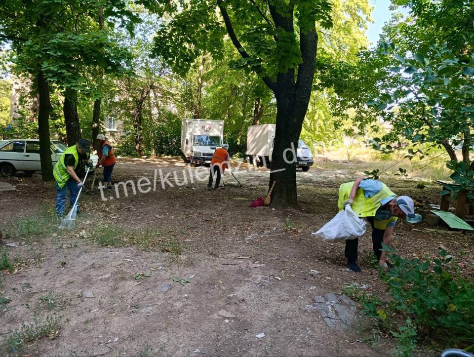 По поручению Главы ДНР в Кировском районе Донецка проводятся работы по благоустройству центральной аллеи поселка шахты им. Абакумова По поручению Главы ДНР в Кировском районе Донецка проводятся работы по благоустройству центральной аллеи поселка шахты им. Абакумова