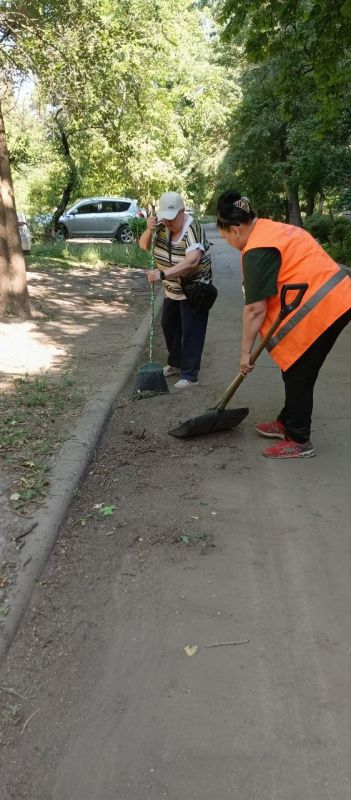 Акция «Чистый четверг» в Ленинском районе города Донецка! Акция «Чистый четверг» в Ленинском районе города Донецка!