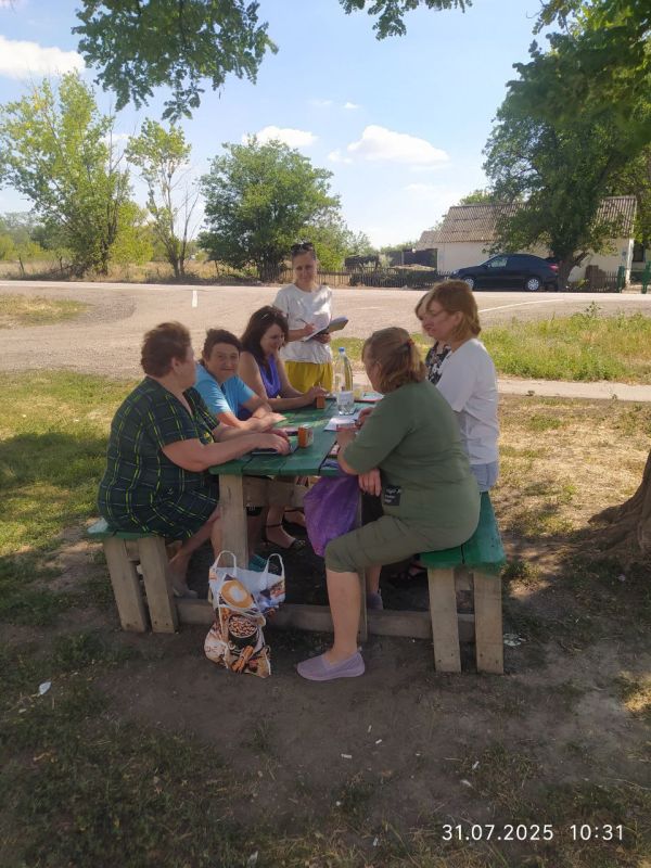 31 июля, начальник Кумачовского территориального отдела Ирина Бондаренко провела встречу с жителями села Глинка 31 июля, начальник Кумачовского территориального отдела Ирина Бондаренко провела встречу с жителями села Глинка