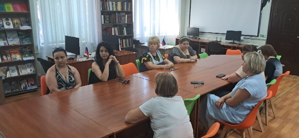31 июля руководитель Управы Центрально-Городского района Владимир Меша провела встречу с жителями в Юношеской библиотеки № 20 МБУ «Централизованная библиотечная система г. Макеевки», а также по адресу г. Макеевка, мкр.... 31 июля руководитель Управы Центрально-Городского района Владимир Меша провела встречу с жителями в Юношеской библиотеки № 20 МБУ «Централизованная библиотечная система г. Макеевки», а также по адресу г. Макеевка, мкр....