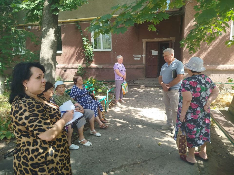 Николай Михайлов: 31 июля провел встречу с жителями улицы Ленина поселка Новый Свет Николай Михайлов: 31 июля провел встречу с жителями улицы Ленина поселка Новый Свет