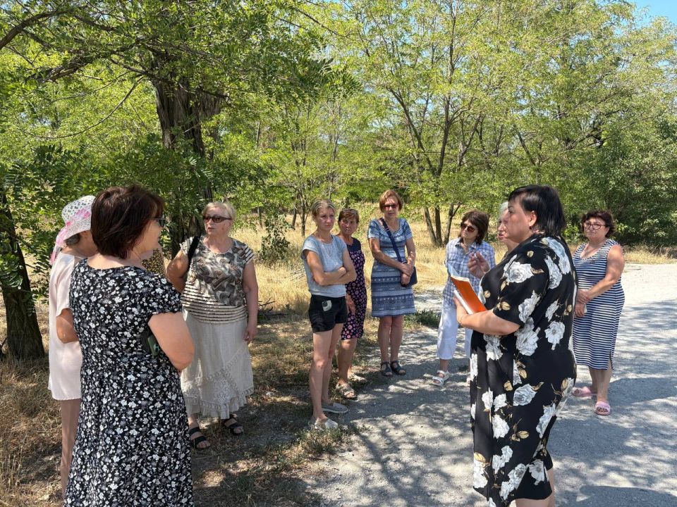 По поручению Главы ДНР Дениса Пушилина 31.07.2025 по адресу: г. Донецк, ул. Снегиревская, д. 8 состоялась встреча с жителями, на которой присутствовала управляющий делами Управы Ленинского внутригородского района Ольга... По поручению Главы ДНР Дениса Пушилина 31.07.2025 по адресу: г. Донецк, ул. Снегиревская, д. 8 состоялась встреча с жителями, на которой присутствовала управляющий делами Управы Ленинского внутригородского района Ольга...