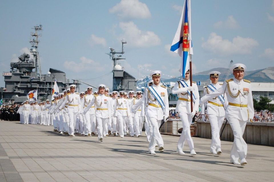 Как гордо звучит - Я - МОРЯК!!!! Доступным мне многое стало: "Аврора", "Потемкин", "Варяг", И грозная сила... Как гордо звучит - Я - МОРЯК!!!! Доступным мне многое стало: "Аврора", "Потемкин", "Варяг", И грозная сила...