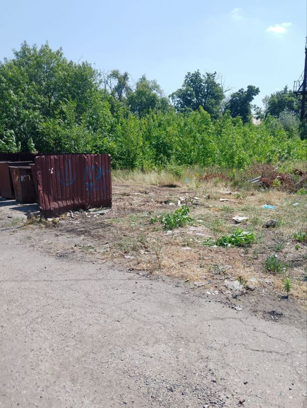 С целью улучшения санитарного состояния городского округа Дебальцево, во исполнение поручения Главы Донецкой Народной Республики Дениса Владимировича Пушилина о вывозе несанкционированных свалок и перенакоплений на... С целью улучшения санитарного состояния городского округа Дебальцево, во исполнение поручения Главы Донецкой Народной Республики Дениса Владимировича Пушилина о вывозе несанкционированных свалок и перенакоплений на...