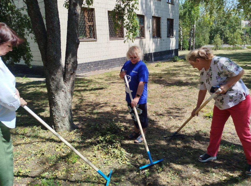 Валентин Левченко: В рамках акции "Чистый четверг" партийного проекта "Городская среда", сотрудники Управы продолжают помогать коммунальным службам и наводить порядок на общественных территориях Валентин Левченко: В рамках акции "Чистый четверг" партийного проекта "Городская среда", сотрудники Управы продолжают помогать коммунальным службам и наводить порядок на общественных территориях