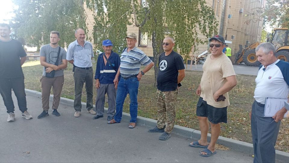 Депутат Тельмановского муниципального совета Владимир Ермак провел встречу с жителями пгт Депутат Тельмановского муниципального совета Владимир Ермак провел встречу с жителями пгт