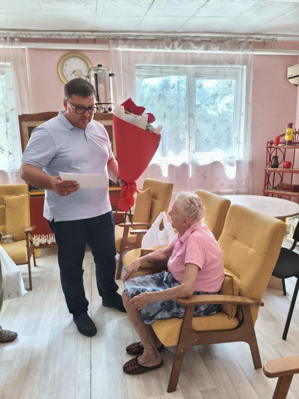 Василий Овчаров: Совместно с председателем Новоазовского совета ветеранов Евгением Владимировичем Пригоровским поздравил с 90-летним юбилеем Людмилу Михайловну Фёдорову — подопечную стационарного отделения Комплексного... Василий Овчаров: Совместно с председателем Новоазовского совета ветеранов Евгением Владимировичем Пригоровским поздравил с 90-летним юбилеем Людмилу Михайловну Фёдорову — подопечную стационарного отделения Комплексного...
