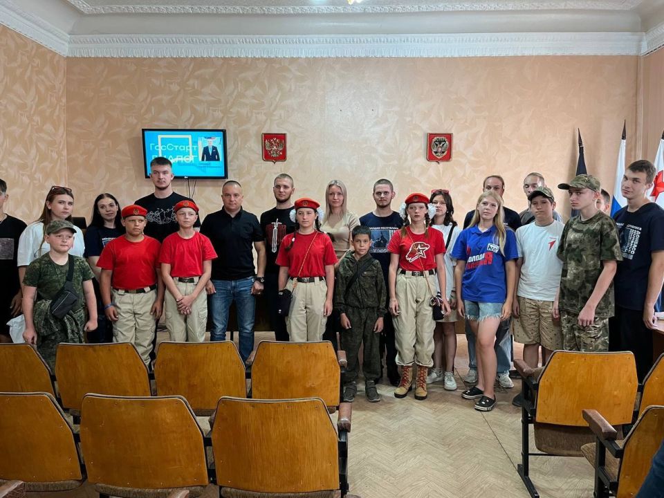 Сергей Ермаков: 30 июля совместно с депутатом городского совета Кириллом Колесниковым провели встречу с представителями молодежных общественных организаций городского округа в рамках Федерального проекта «ГосСтарты.... Сергей Ермаков: 30 июля совместно с депутатом городского совета Кириллом Колесниковым провели встречу с представителями молодежных общественных организаций городского округа в рамках Федерального проекта «ГосСтарты....