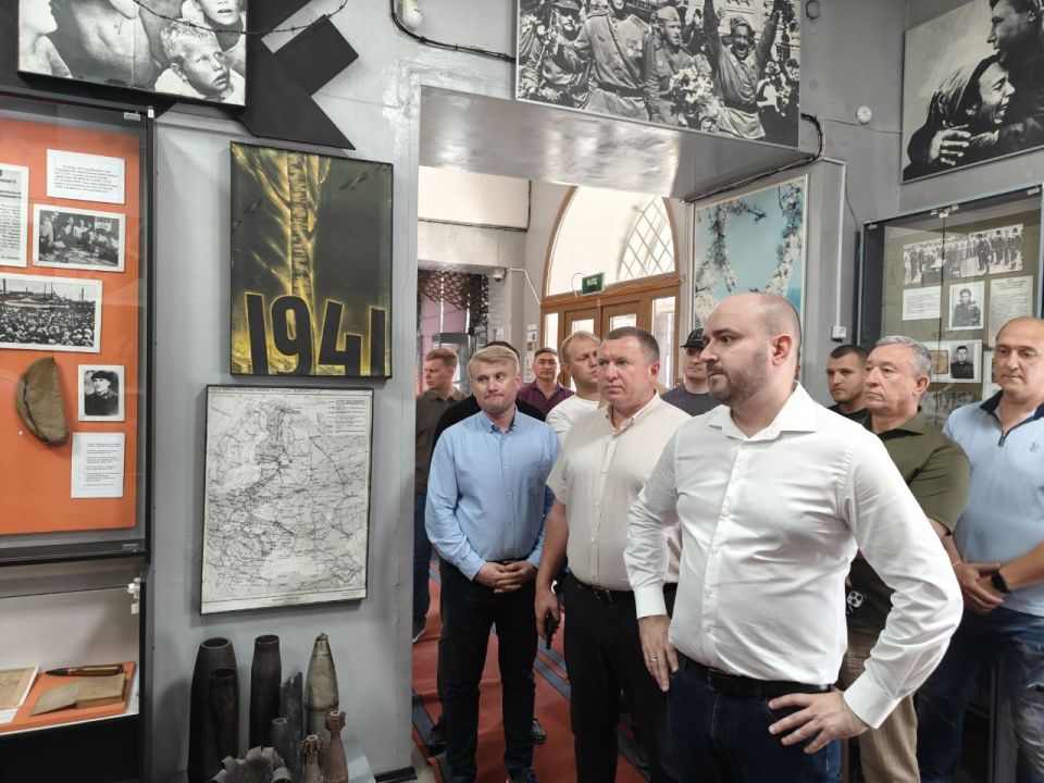 Сергей Ермаков: 31 июля встретился с губернатором Самарской области Вячеславом Федорищевым и заместителем Председателя Правительства ДНР – министром сельского хозяйства, пищевой и перерабатывающей промышленности Артемом... Сергей Ермаков: 31 июля встретился с губернатором Самарской области Вячеславом Федорищевым и заместителем Председателя Правительства ДНР – министром сельского хозяйства, пищевой и перерабатывающей промышленности Артемом...
