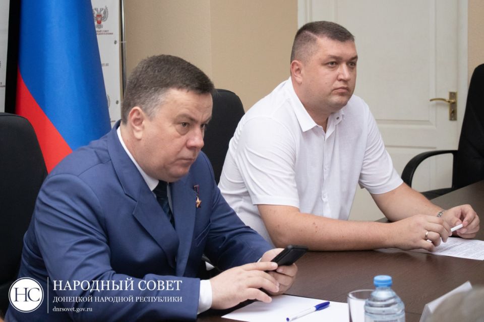 Константин Кузьмин: Сегодня на расширенном заседании Комитета Народного Совета по вопросам агропромышленного комплекса, земельных отношений обсудили один из вопросов, который постоянно звучит на сходах граждан: кронирование... Константин Кузьмин: Сегодня на расширенном заседании Комитета Народного Совета по вопросам агропромышленного комплекса, земельных отношений обсудили один из вопросов, который постоянно звучит на сходах граждан: кронирование...
