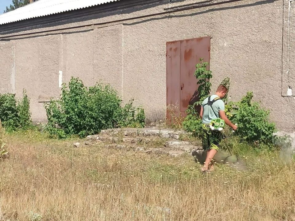 В Старобешевском округе прошла акция «Чистый четверг» В Старобешевском округе прошла акция «Чистый четверг»