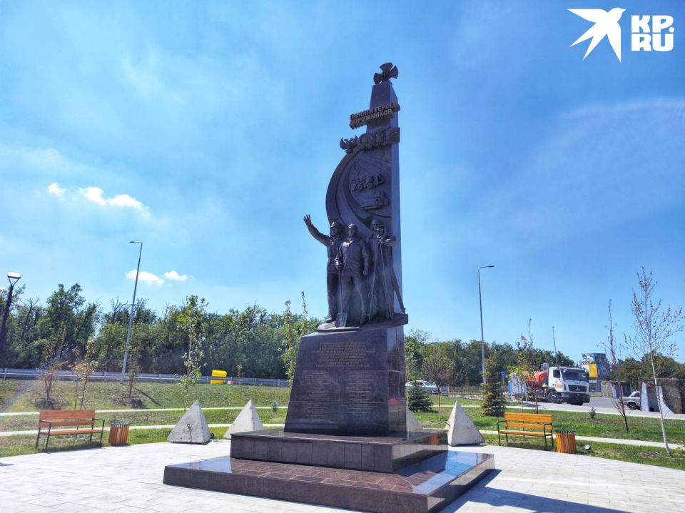 В Волновахе установили памятник погибшим дорожникам, которые восстанавливали Донбасс и Новороссию после их воссоединения с Россией В Волновахе установили памятник погибшим дорожникам, которые восстанавливали Донбасс и Новороссию после их воссоединения с Россией