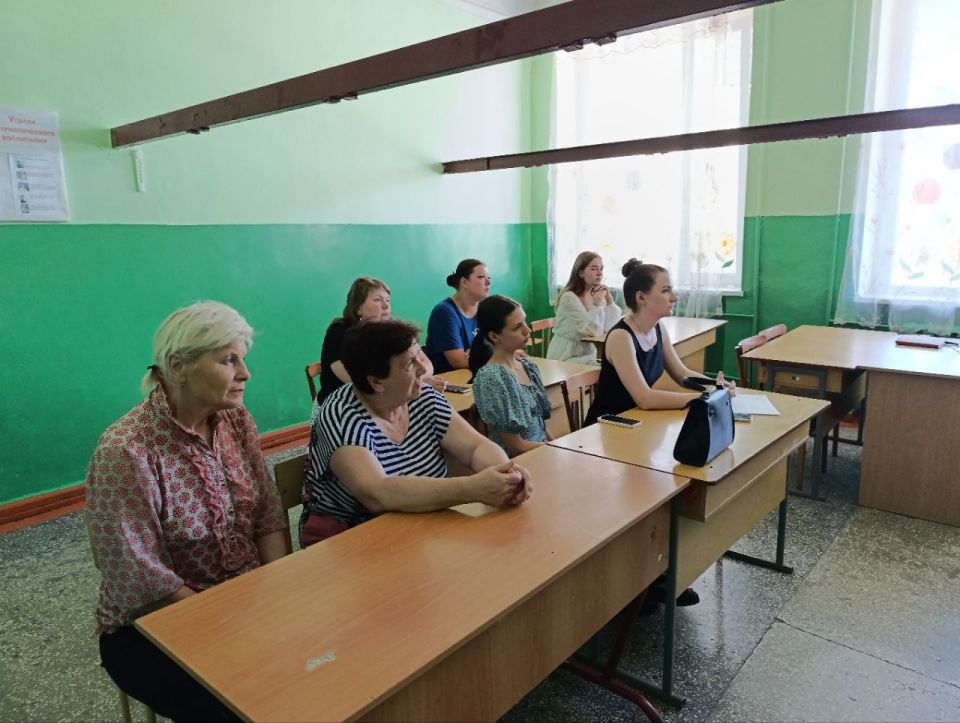 Заместитель главы администрации Амвросиевского муниципального округа Дмитрий Кудрявцев провел встречу с трудовым коллективом Государственного бюджетного образовательного учреждения «Школа №2 Амвросиевского м.о.» Заместитель главы администрации Амвросиевского муниципального округа Дмитрий Кудрявцев провел встречу с трудовым коллективом Государственного бюджетного образовательного учреждения «Школа №2 Амвросиевского м.о.»