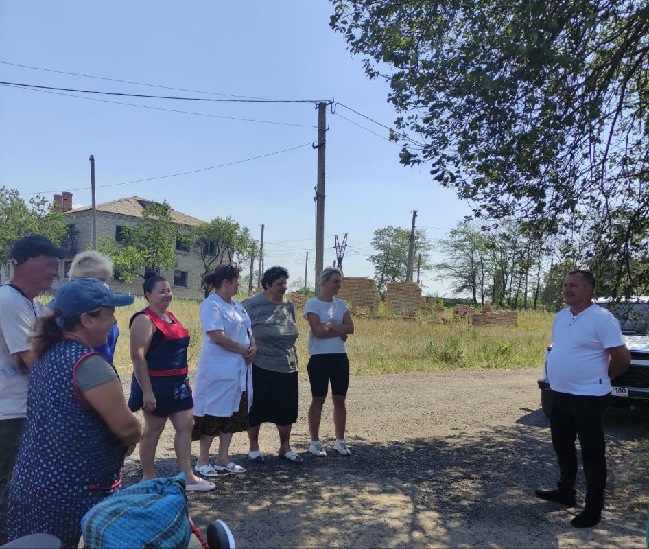 Сергей Желновач: Во исполнение поручения Главы Донецкой Народной Республики Дениса Владимировича Пушилина о ведении постоянного диалога с людьми, сегодня, 31.07.2025, Валерий Бессараб провел встречу с жителями пгт.Луганское Сергей Желновач: Во исполнение поручения Главы Донецкой Народной Республики Дениса Владимировича Пушилина о ведении постоянного диалога с людьми, сегодня, 31.07.2025, Валерий Бессараб провел встречу с жителями пгт.Луганское