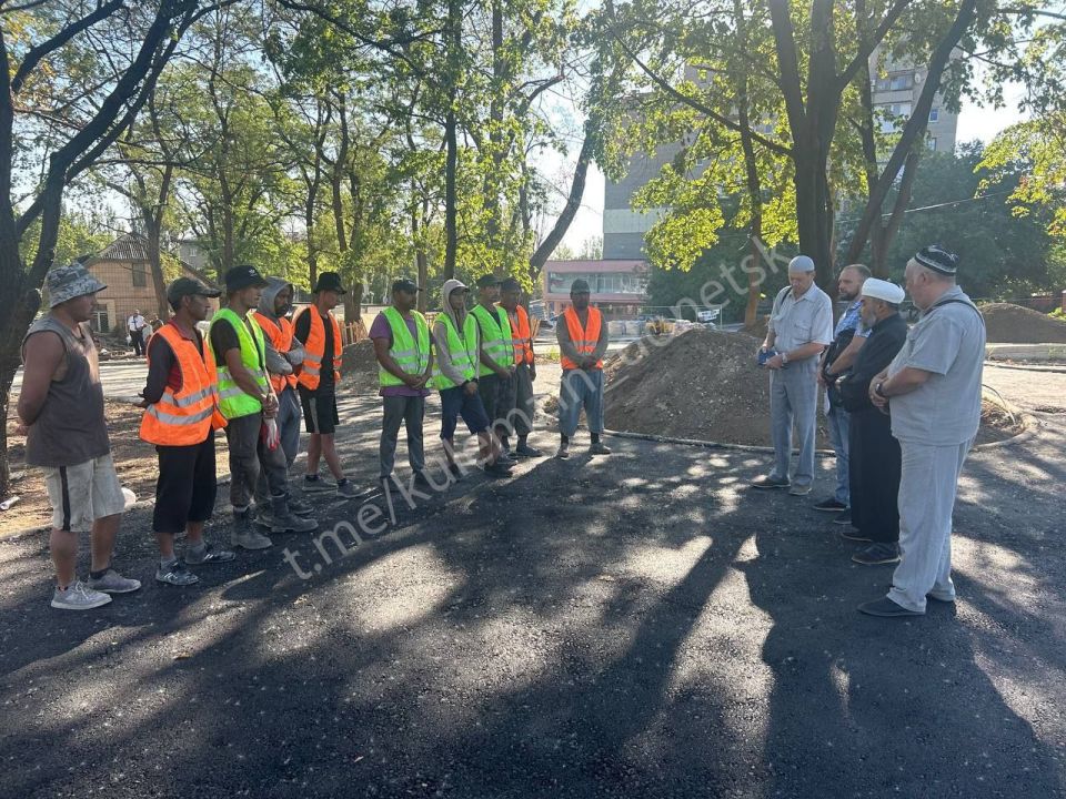 В Донецке продолжается курс лекций для мигрантов на тему «Содействие адаптации трудящихся-мигрантов, прибывших в Российскую Федерацию в порядке, не требующем получения визы, а также граждан государств-участников ЕАЭС» В Донецке продолжается курс лекций для мигрантов на тему «Содействие адаптации трудящихся-мигрантов, прибывших в Российскую Федерацию в порядке, не требующем получения визы, а также граждан государств-участников ЕАЭС»