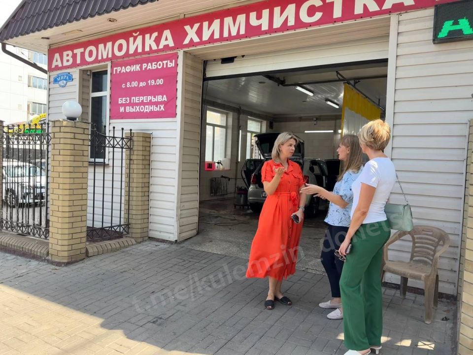 Во исполнение поручения Главы ДНР Дениса Пушилина о приоритетной подачи воды жителям администрацией городского округа Донецк и управами внутригородских районов проводится работа с хозяйствующими субъектами, оказывающими... Во исполнение поручения Главы ДНР Дениса Пушилина о приоритетной подачи воды жителям администрацией городского округа Донецк и управами внутригородских районов проводится работа с хозяйствующими субъектами, оказывающими...