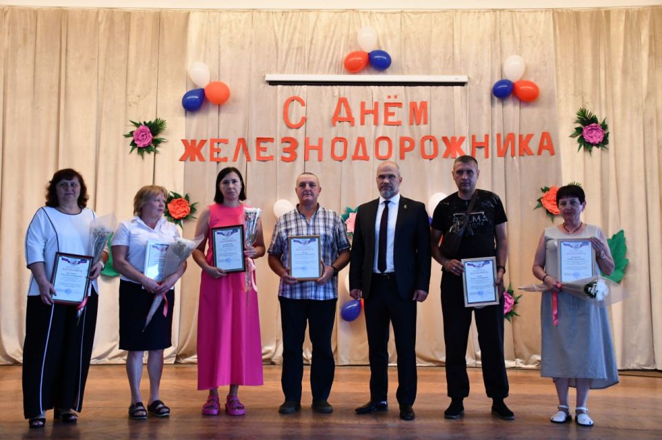 Сергей Желновач: В преддверии празднования Дня железнодорожников, сегодня в Дебальцево чествовали с профессиональным праздником работников стальных магистралей Сергей Желновач: В преддверии празднования Дня железнодорожников, сегодня в Дебальцево чествовали с профессиональным праздником работников стальных магистралей