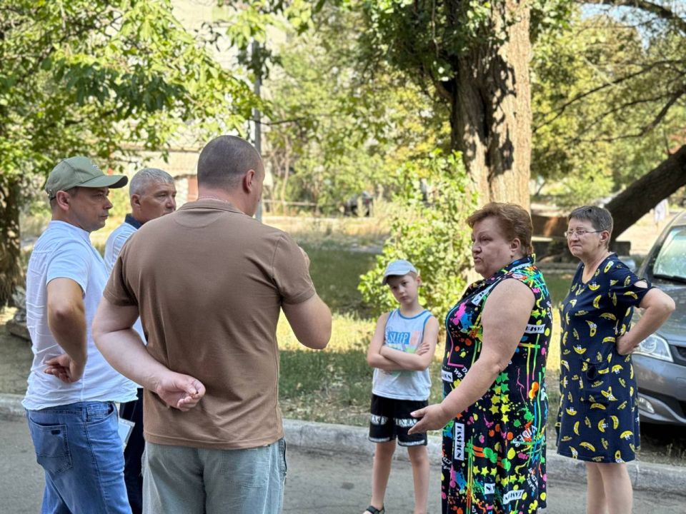 Встреча с жителями. Сегодня, 31 июля, первый заместитель главы администрации городского округа Иловайск, Свердлов Михаил Николаевич, провел встречу с населением на подведомственной территории Встреча с жителями. Сегодня, 31 июля, первый заместитель главы администрации городского округа Иловайск, Свердлов Михаил Николаевич, провел встречу с населением на подведомственной территории