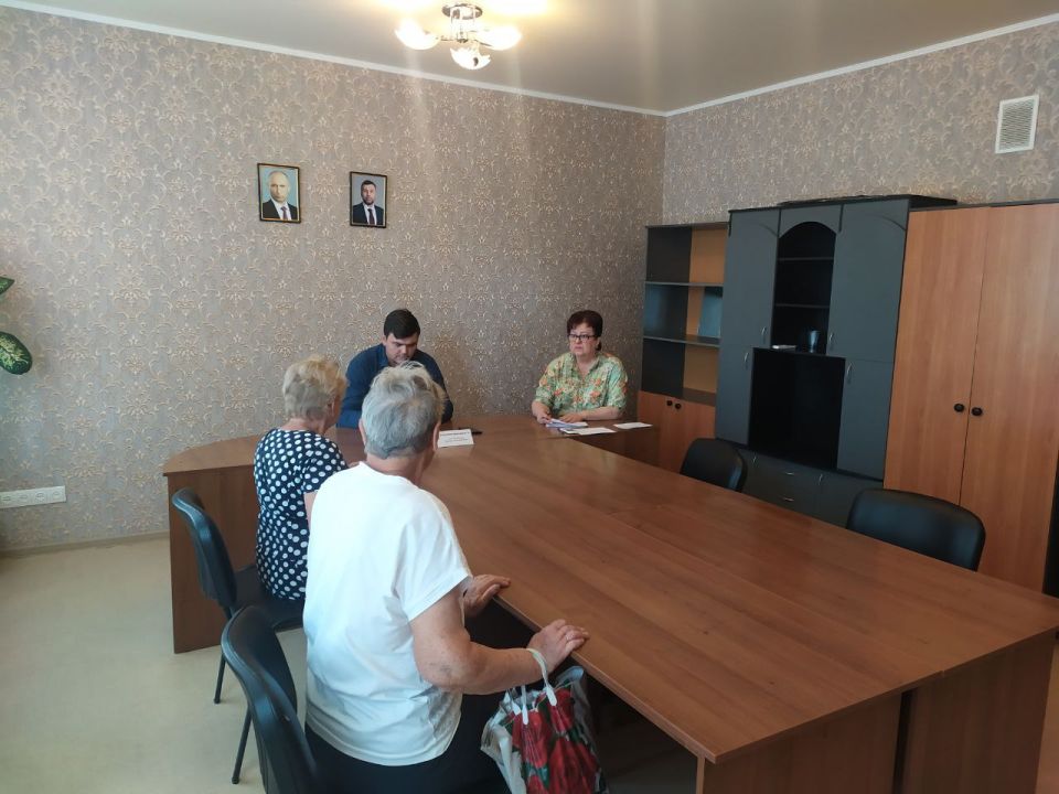 Сегодня, 31 июля 2025 года Врип Главы муниципального образования городской округ Торез Артем Чесноков провел прием населения по личным вопросам Сегодня, 31 июля 2025 года Врип Главы муниципального образования городской округ Торез Артем Чесноков провел прием населения по личным вопросам