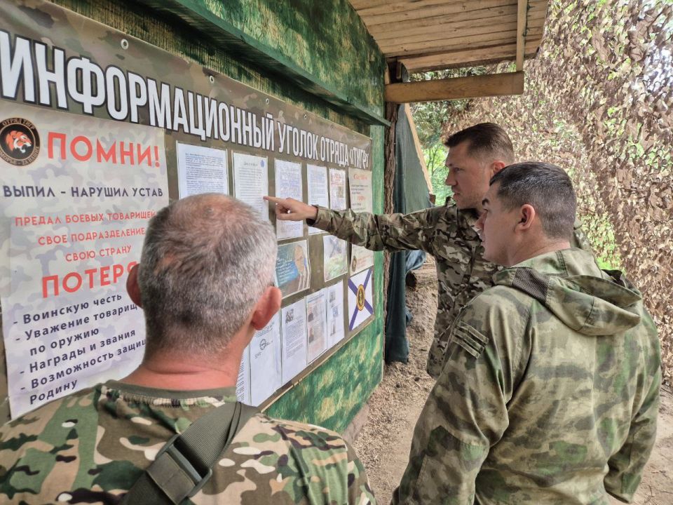 Заместитель полпреда ДФО, участник СВО Денис Андреев встретился с добровольцами-дальневосточниками в зоне проведения специальной военной операции Заместитель полпреда ДФО, участник СВО Денис Андреев встретился с добровольцами-дальневосточниками в зоне проведения специальной военной операции