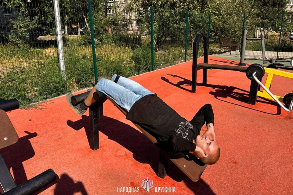В рамках реализации проекта «Старший брат» ветеран боевых действий СВО Николай Онопченко провёл вечернюю тренировку на спортивной площадке В рамках реализации проекта «Старший брат» ветеран боевых действий СВО Николай Онопченко провёл вечернюю тренировку на спортивной площадке